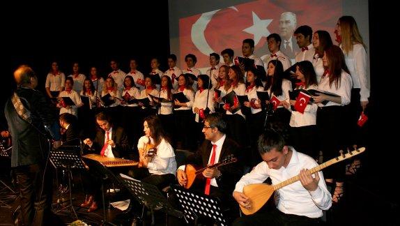 "Atatürk´ün Sevdiği Şarkılar" Programı, Kadıköy Avni Akyol Güzel Sanatlar Lisesi Öğretmen ve Öğrencilerince, İcra Edildi.