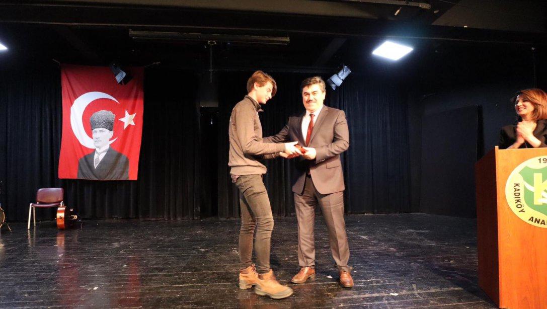 Demokrasi ve İnsan Hakları Haftası Kadıköy Anadolu Lisesi Maarif Kültür Merkezi Konferans Salonunda Kutlandı