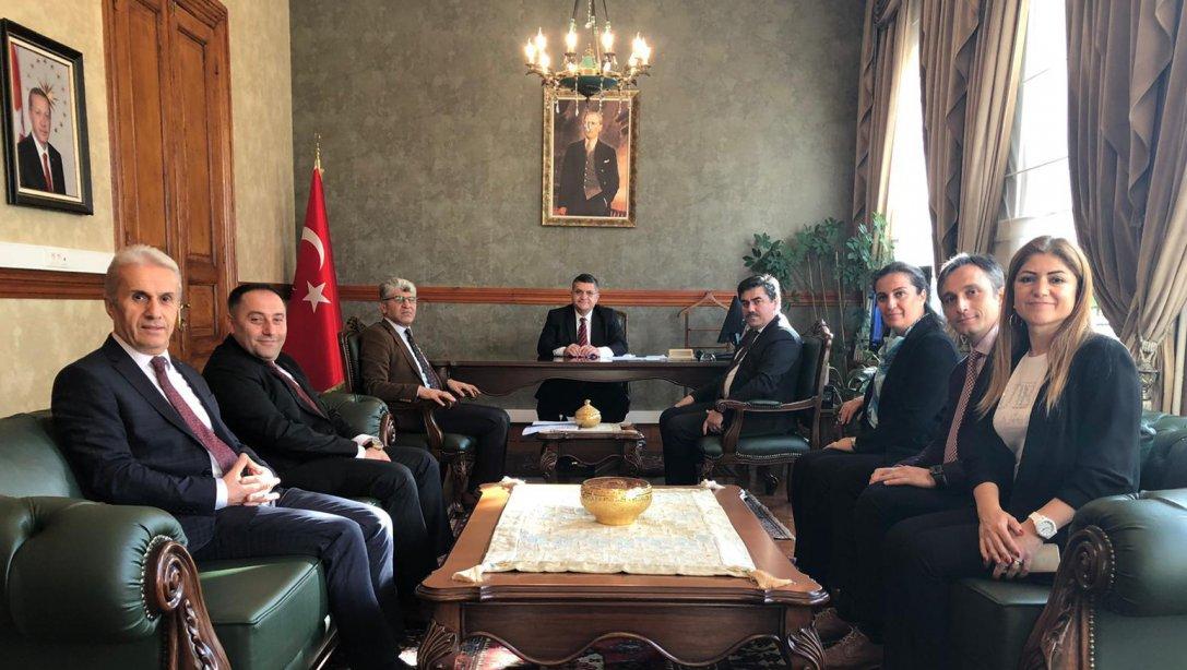 Kutlama Komitesinden İlçe Kaymakamı Dr. Mustafa ÖZARSLAN'a Ziyaret
