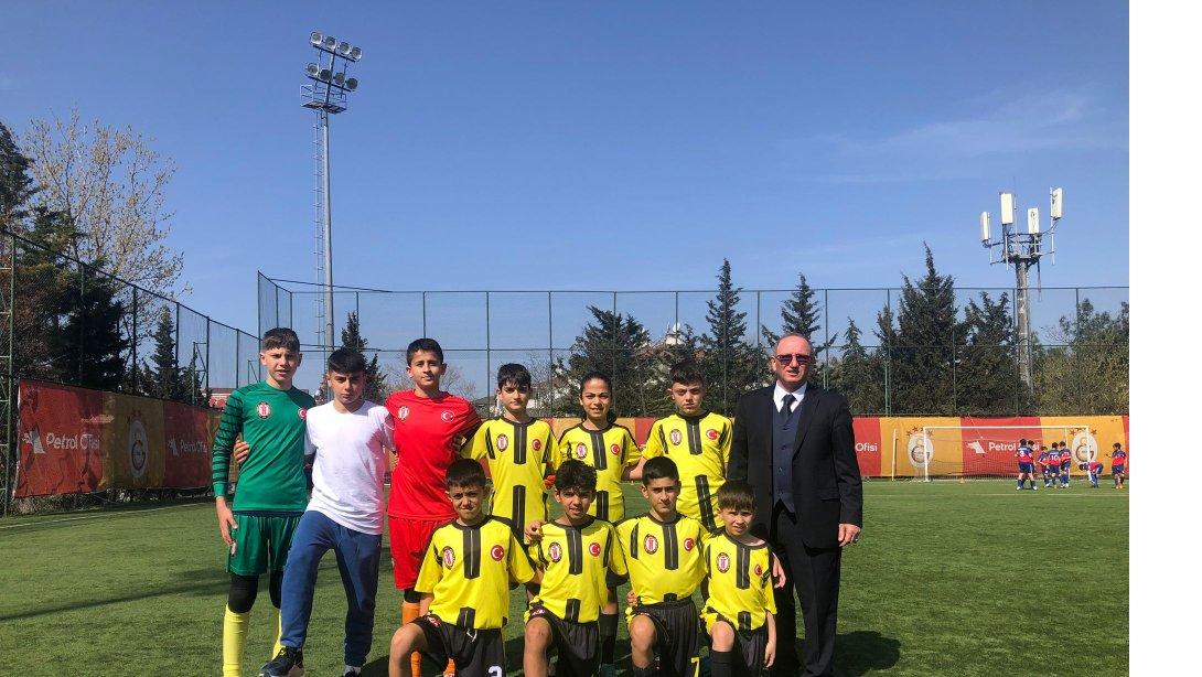 Okul Sporları Küçükler Futbolda Halil Türkkan Ortaokulu İstanbul Şampiyonu Oldu