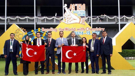 İstanbul Atatürk Fen Lisesi Öğrencileri 49. Uluslararası Kimya Olimpiyatlarından Madalyayla Döndüler.