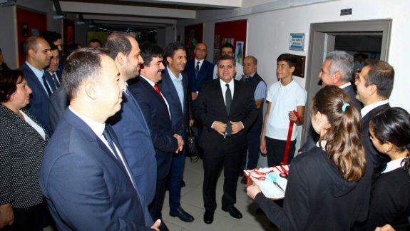 Bilimin Kanatları Projesi Kapsamında Kadıköy Kazım Karabekir Ortaokulunda Yenilenen Fen Laboratuvarının Açılışı Gerçekleştirildi.