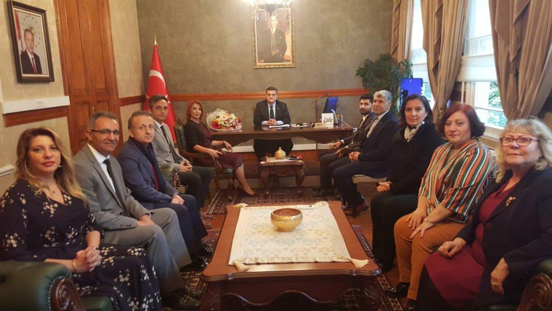 24 Kasım Öğretmenler Günü Kutlama Komitesi Kadıköy Kaymakamı Dr. Mustafa ÖZARSLAN´ı Ziyaret Etti.
