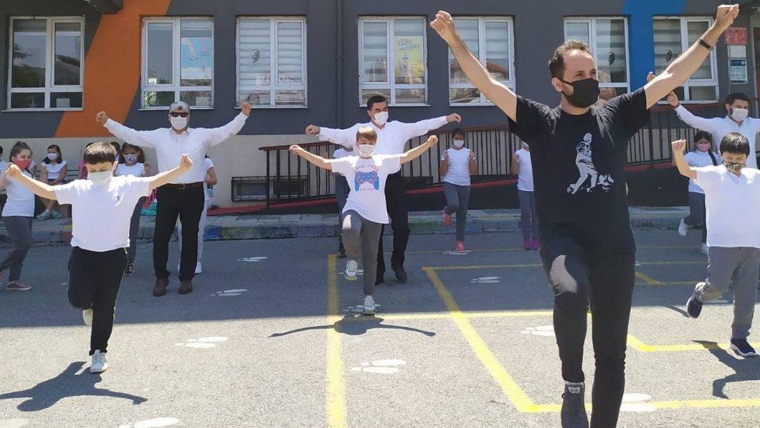 İlçe Müdürümüz Sadık ASLAN Cenap Şahabettin İlkokulu'nda Öğrencilerle Bir Araya Geldi